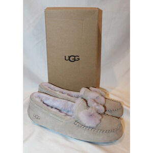 NIB UGG WOMEN'S DAKOTA SHEARLING BOW SUEDE INDOOR OUTDOOR SLIPPERS GOAT GRAY